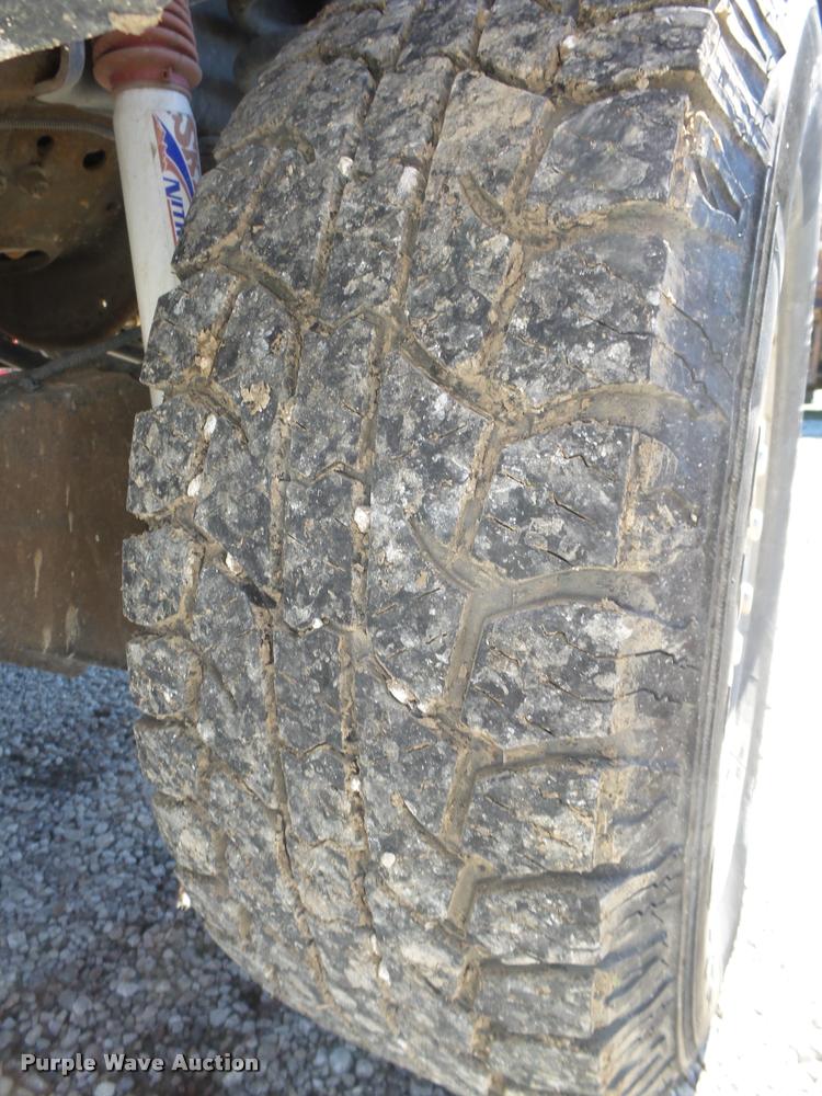 image for item L4053 2006 Ford F350 Super Duty XL pickup truck cab and chassis