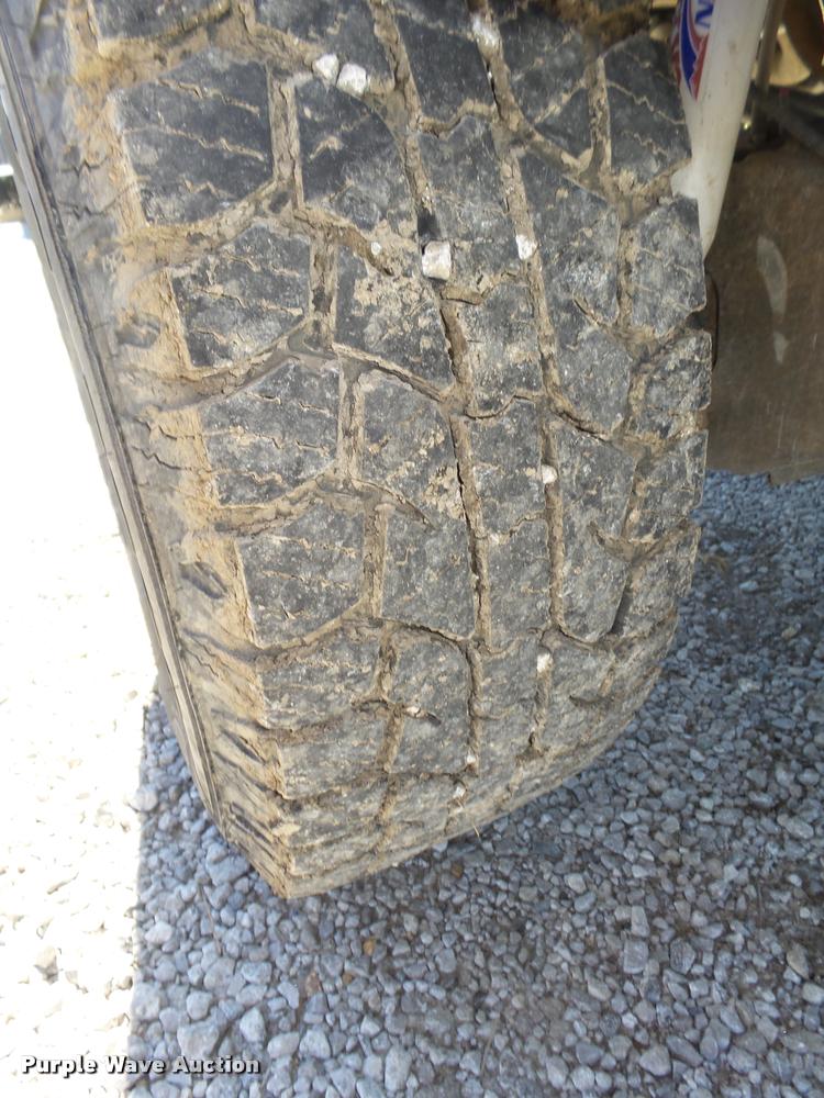 image for item L4053 2006 Ford F350 Super Duty XL pickup truck cab and chassis