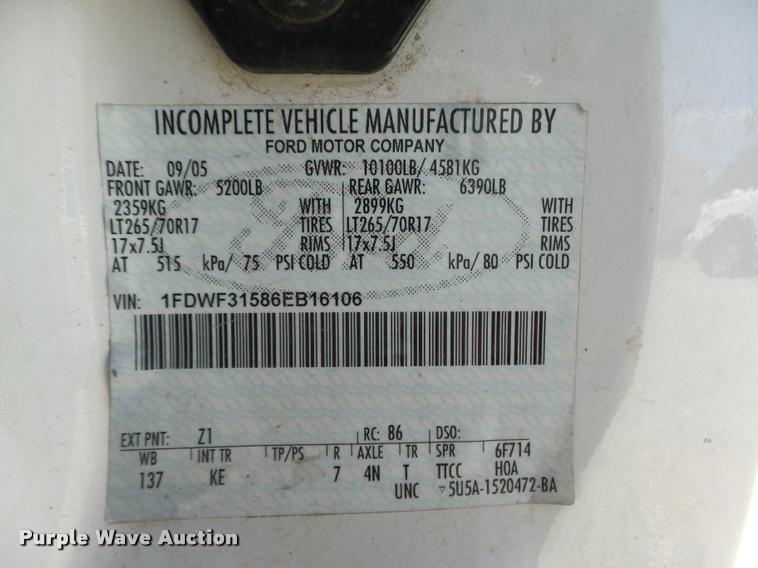 image for item L4053 2006 Ford F350 Super Duty XL pickup truck cab and chassis