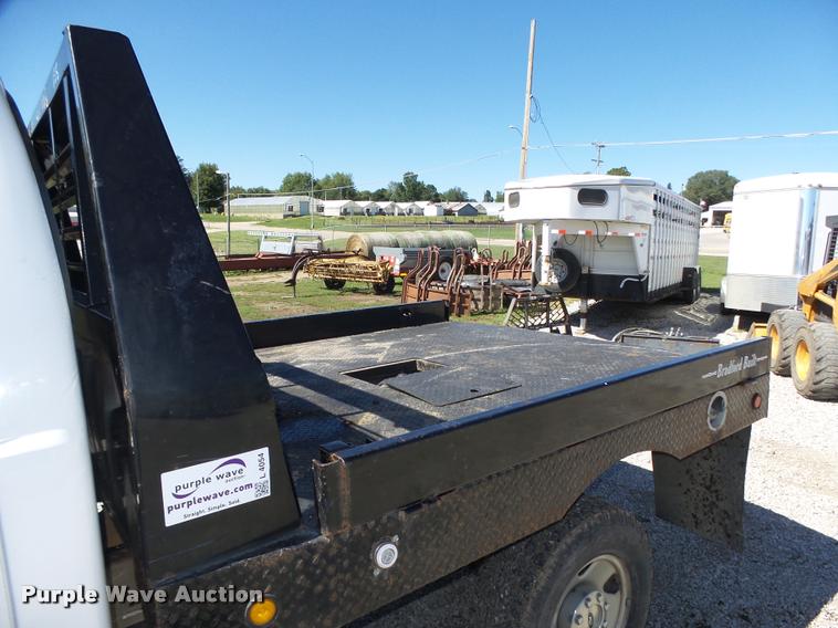 Bradford Built flatbed in Falls City, NE Item L4054 sold Purple Wave