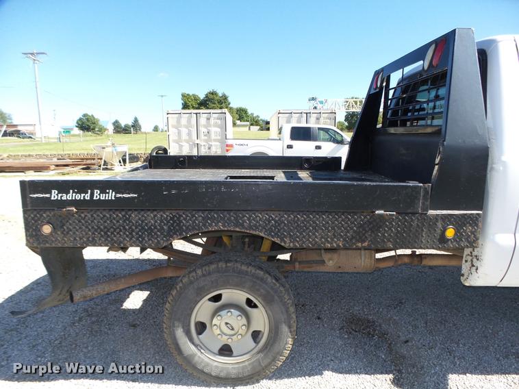 Bradford Built flatbed in Falls City, NE Item L4054 sold Purple Wave
