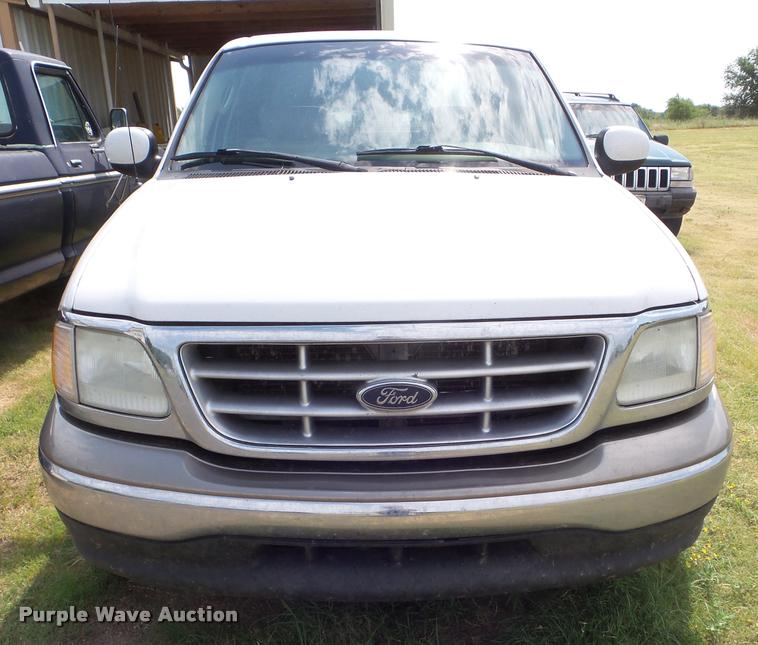 image for item L6867 2003 Ford F150 SuperCrew pickup truck