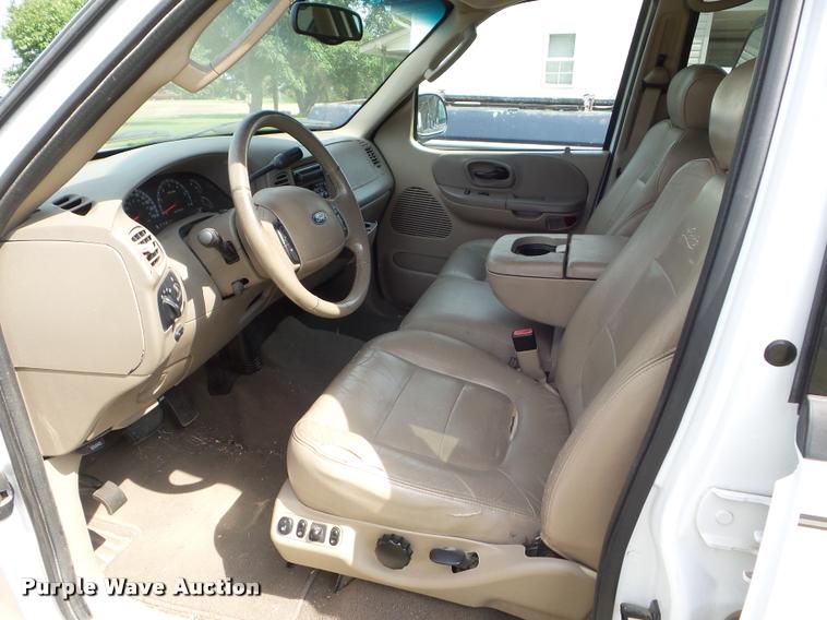 image for item L6867 2003 Ford F150 SuperCrew pickup truck