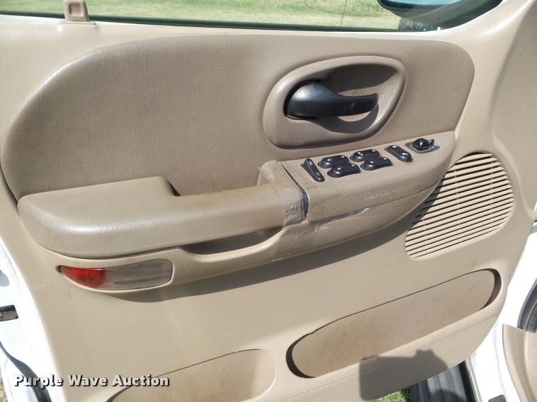 image for item L6867 2003 Ford F150 SuperCrew pickup truck