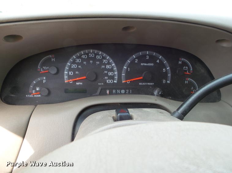 image for item L6867 2003 Ford F150 SuperCrew pickup truck