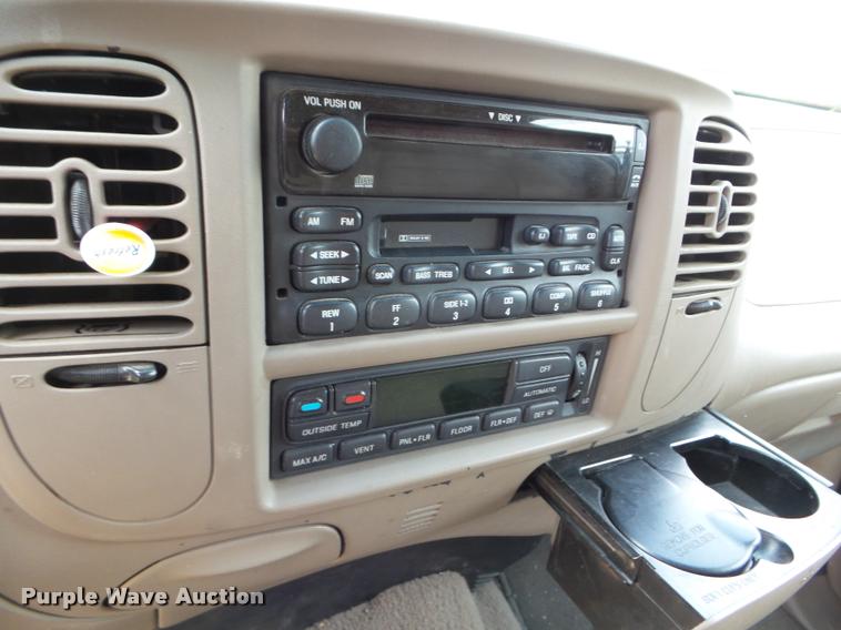 image for item L6867 2003 Ford F150 SuperCrew pickup truck