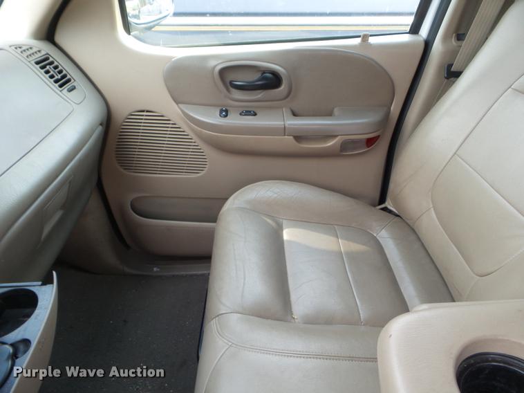 image for item L6867 2003 Ford F150 SuperCrew pickup truck