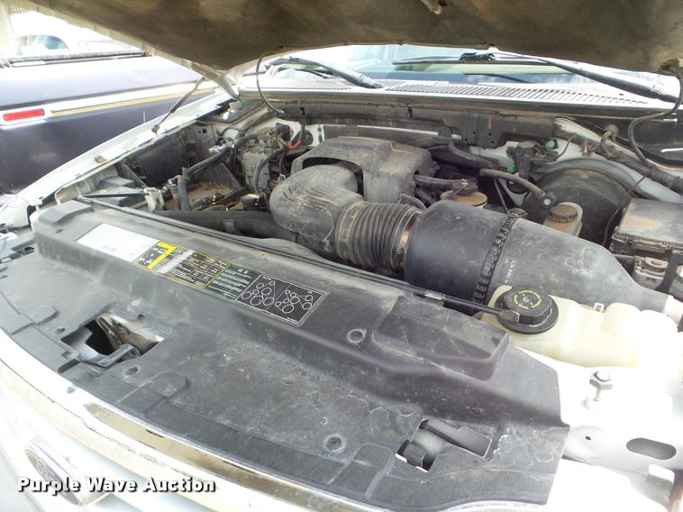 image for item L6867 2003 Ford F150 SuperCrew pickup truck