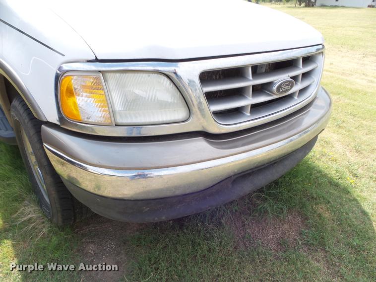 image for item L6867 2003 Ford F150 SuperCrew pickup truck