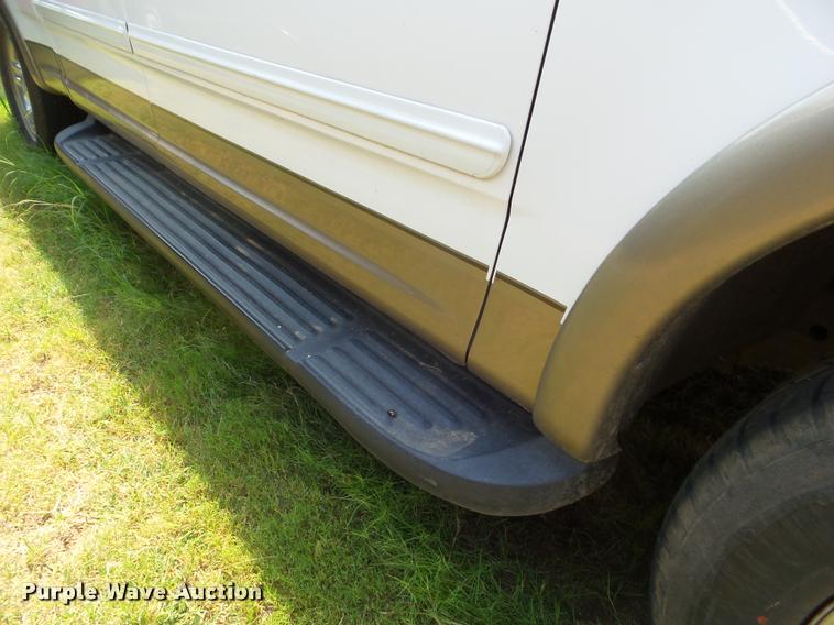 image for item L6867 2003 Ford F150 SuperCrew pickup truck