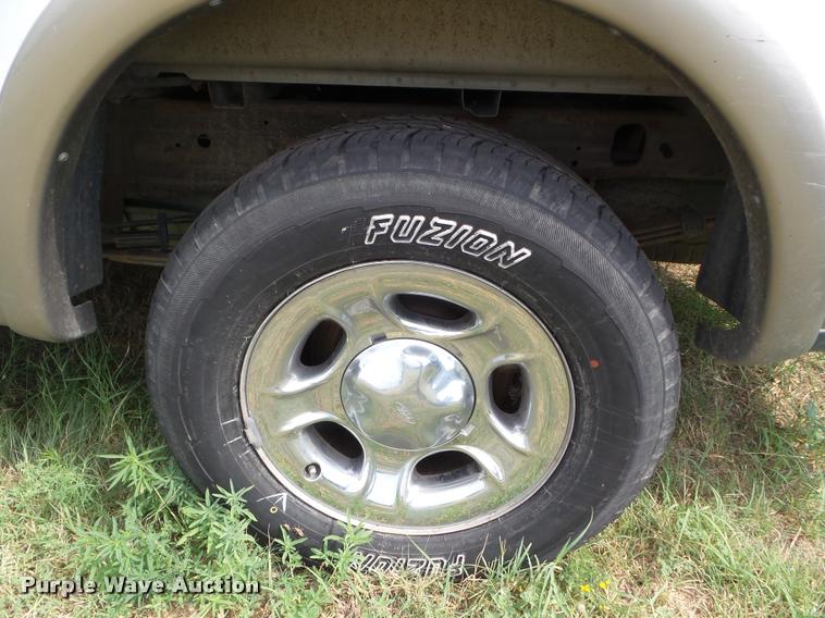 image for item L6867 2003 Ford F150 SuperCrew pickup truck