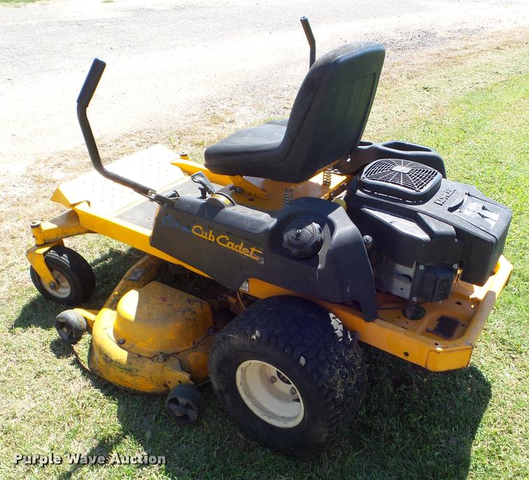 image for item L6982 2006 Cub Cadet R21 ZTR lawn mower