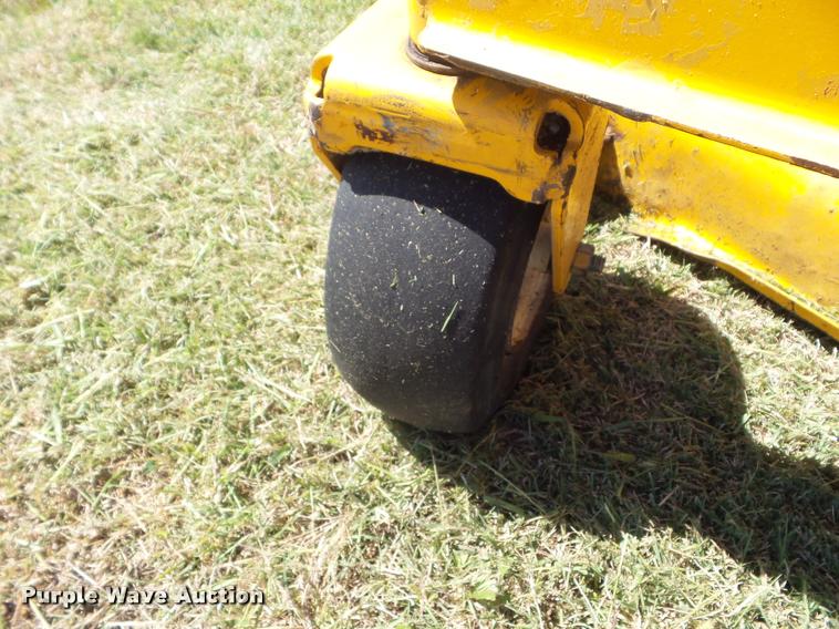 image for item L6982 2006 Cub Cadet R21 ZTR lawn mower