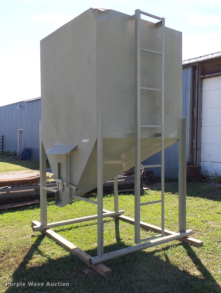 Feed hopper/bulk bin in Adrian, MO Item N9469 sold Purple Wave