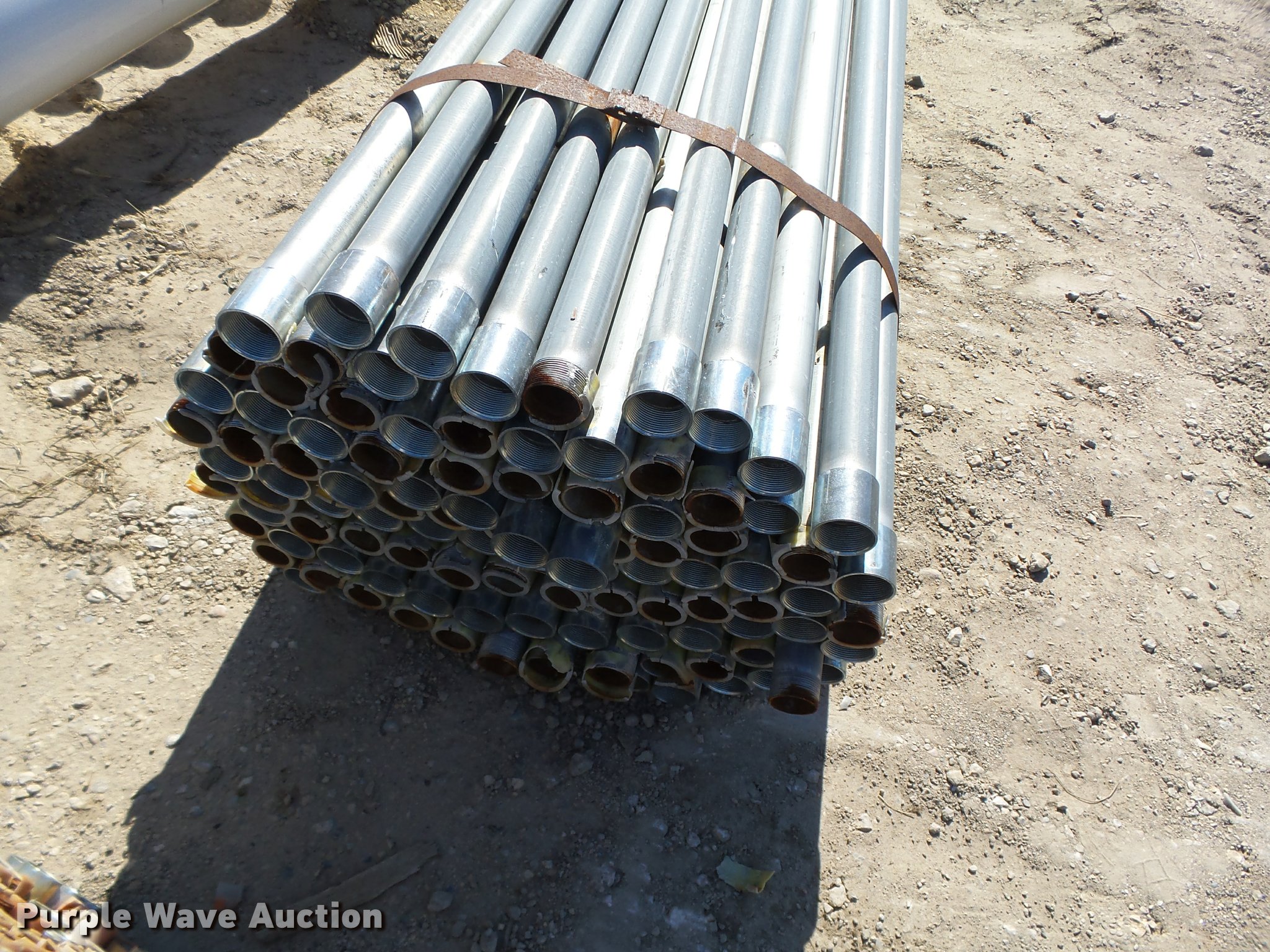 Approximately 110 galvanized threaded pipe in Dubuque, IA Item K1498