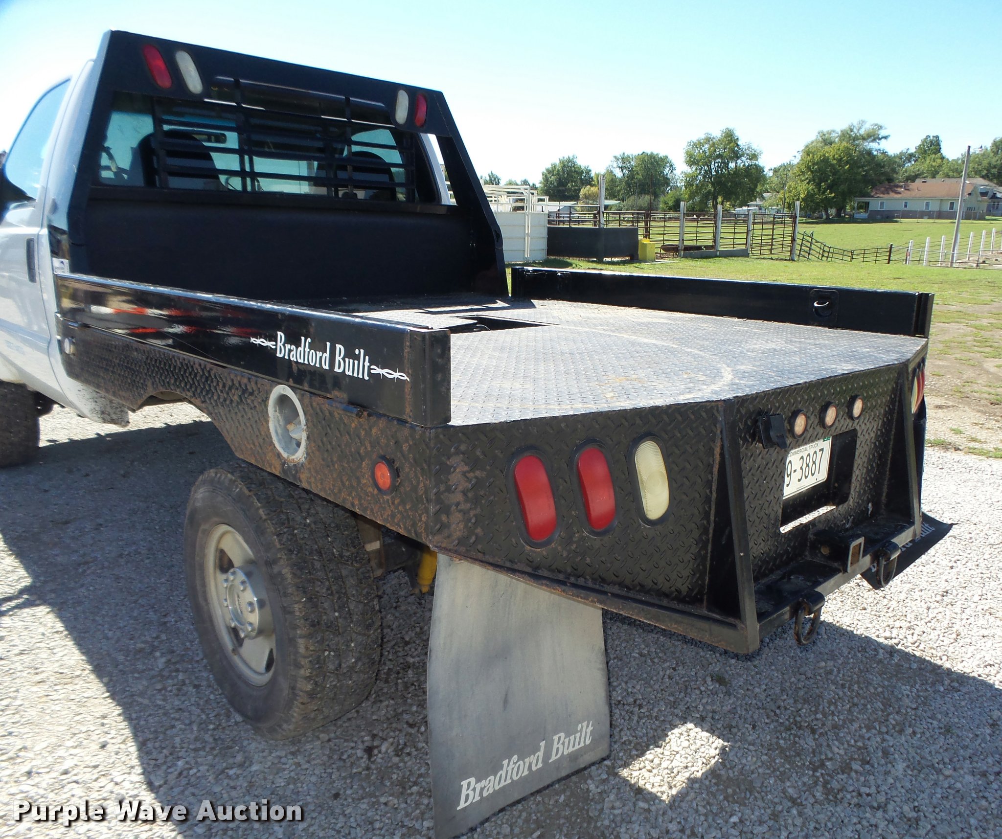 Bradford Built flatbed in Falls City, NE Item L4054 sold Purple Wave