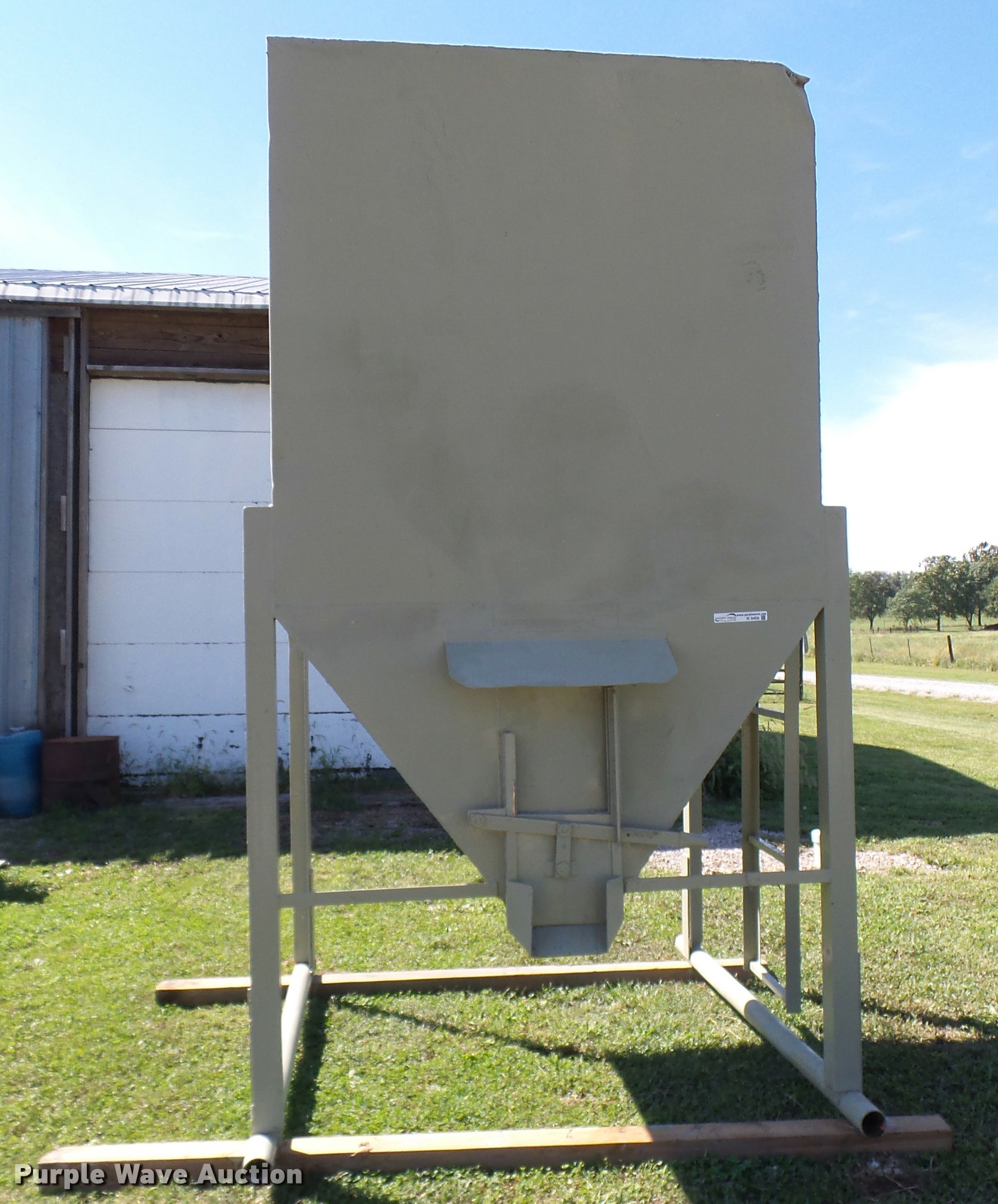 Feed hopper/bulk bin in Adrian, MO Item N9469 sold Purple Wave