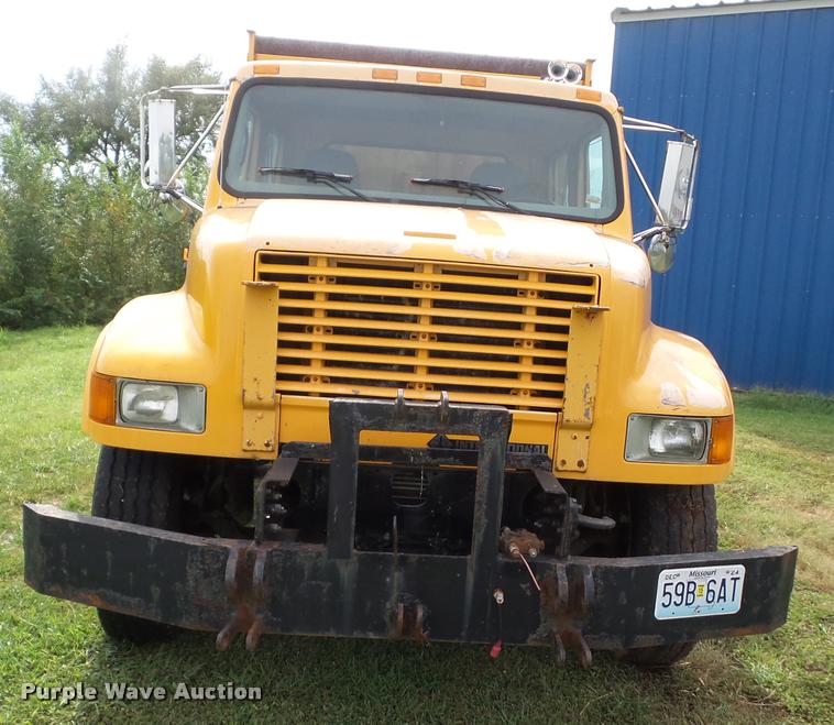 image for item AG9420 2002 International 4900 dump truck