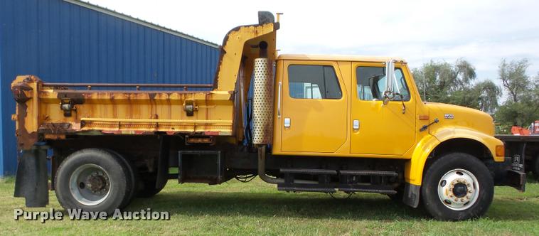 image for item AG9420 2002 International 4900 dump truck