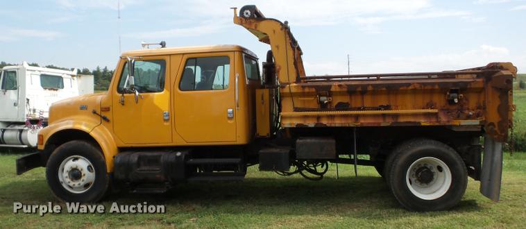 image for item AG9420 2002 International 4900 dump truck
