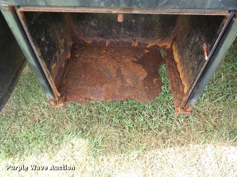 image for item AG9420 2002 International 4900 dump truck