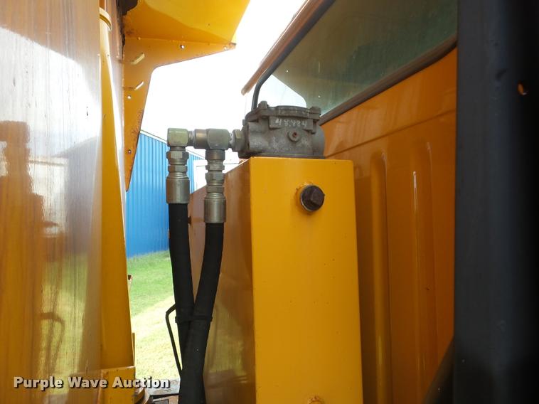 image for item AG9420 2002 International 4900 dump truck