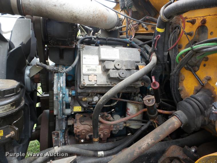 image for item AG9420 2002 International 4900 dump truck