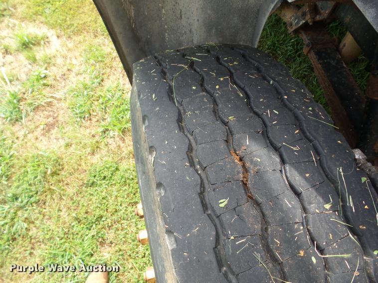 image for item AG9420 2002 International 4900 dump truck