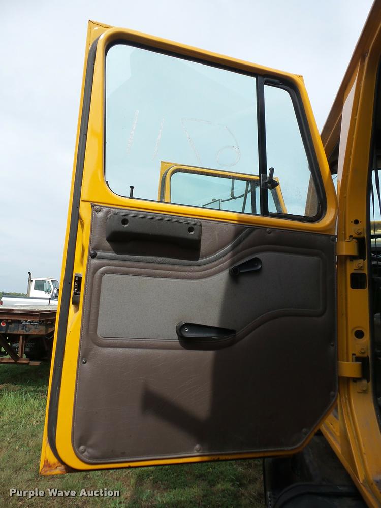 image for item AG9420 2002 International 4900 dump truck