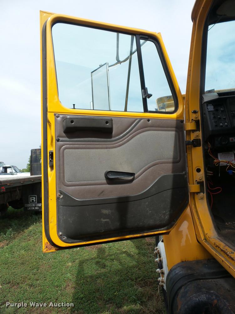 image for item AG9420 2002 International 4900 dump truck