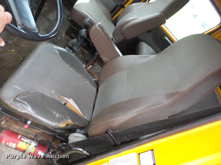 image for item AG9420 2002 International 4900 dump truck