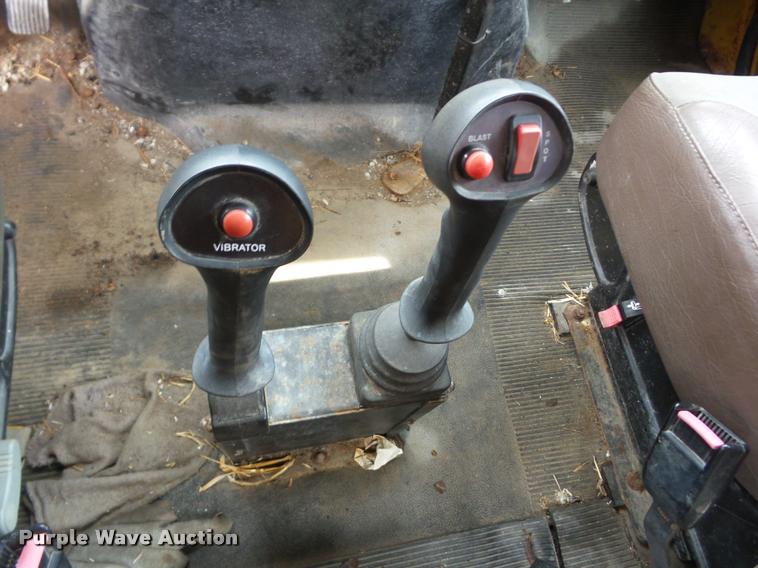 image for item AG9420 2002 International 4900 dump truck