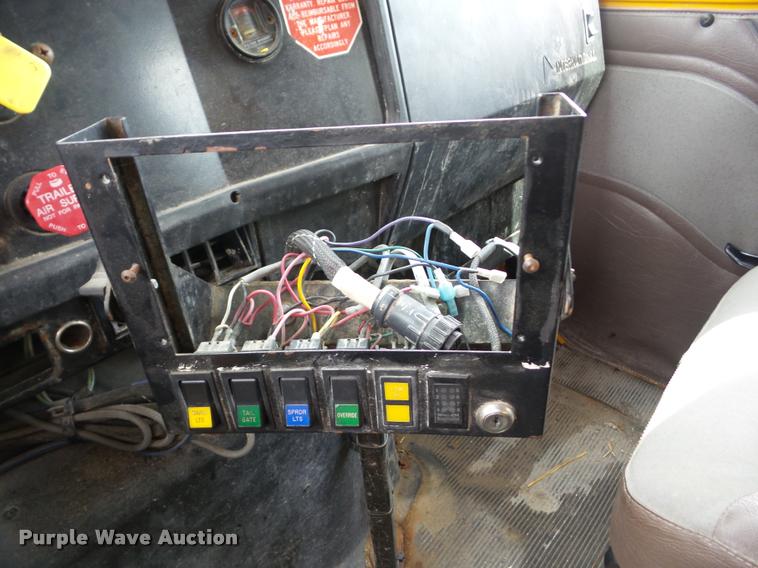 image for item AG9420 2002 International 4900 dump truck