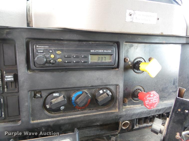 image for item AG9420 2002 International 4900 dump truck