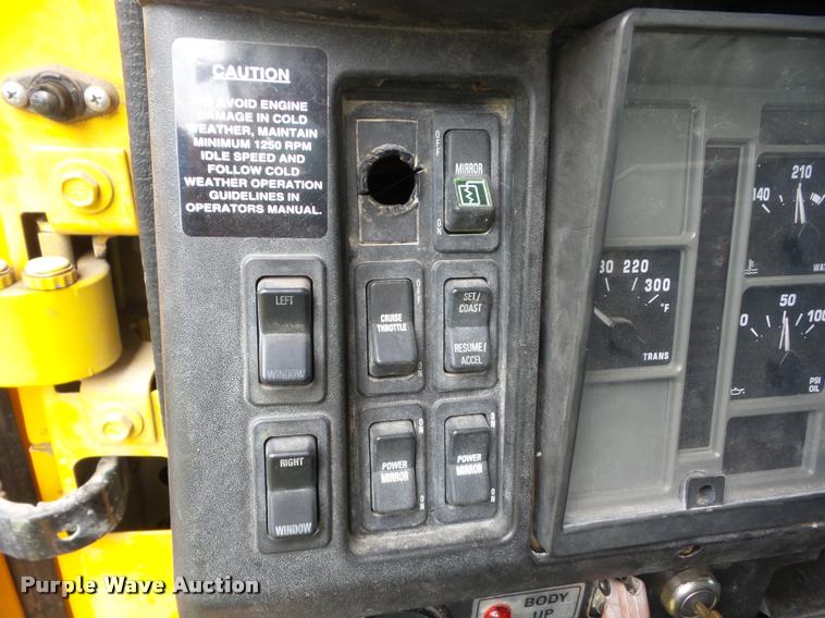 image for item AG9420 2002 International 4900 dump truck