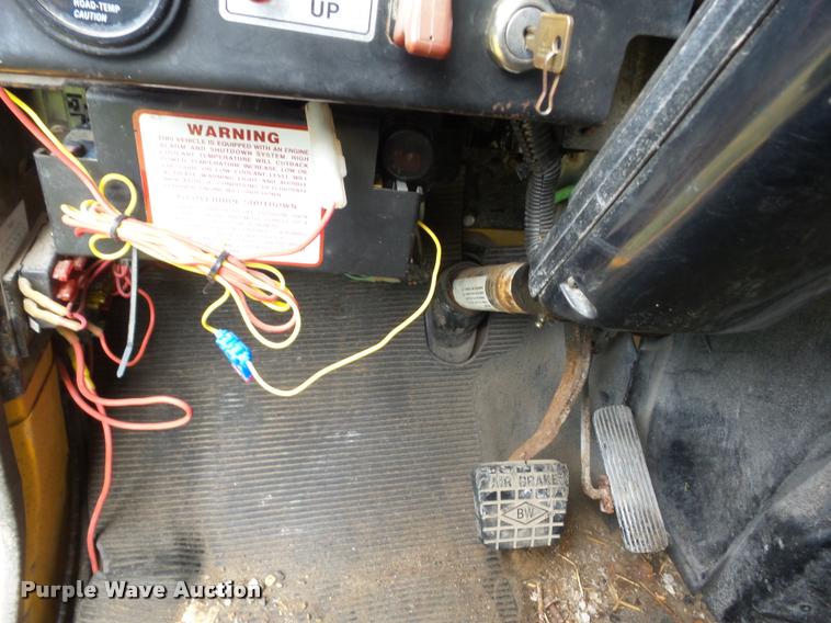 image for item AG9420 2002 International 4900 dump truck