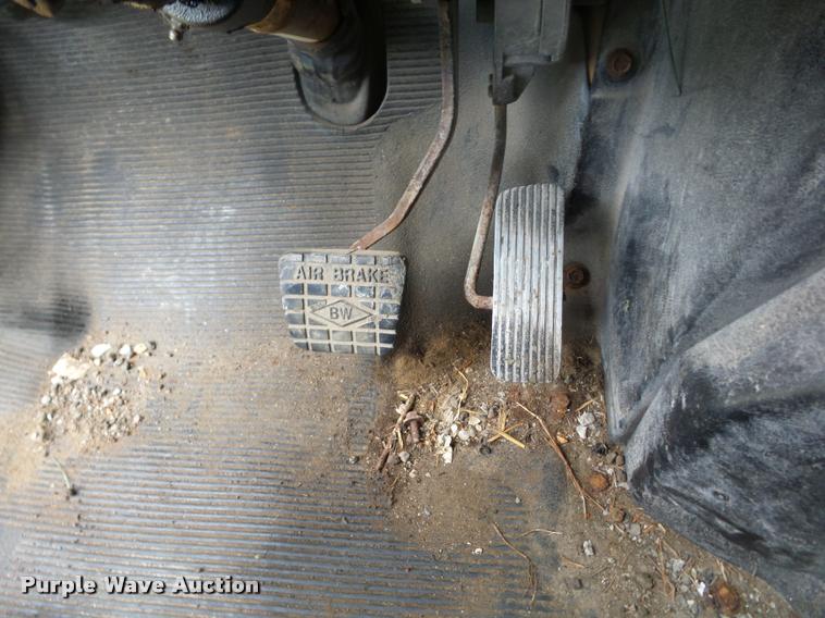 image for item AG9420 2002 International 4900 dump truck