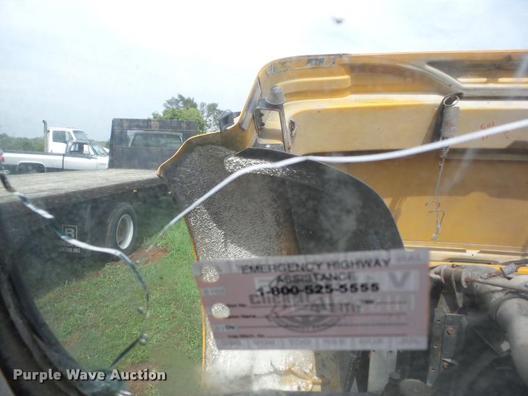 image for item AG9420 2002 International 4900 dump truck