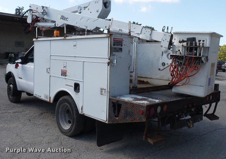 image for item BG9728 2003 Ford F550 Super Duty bucket truck