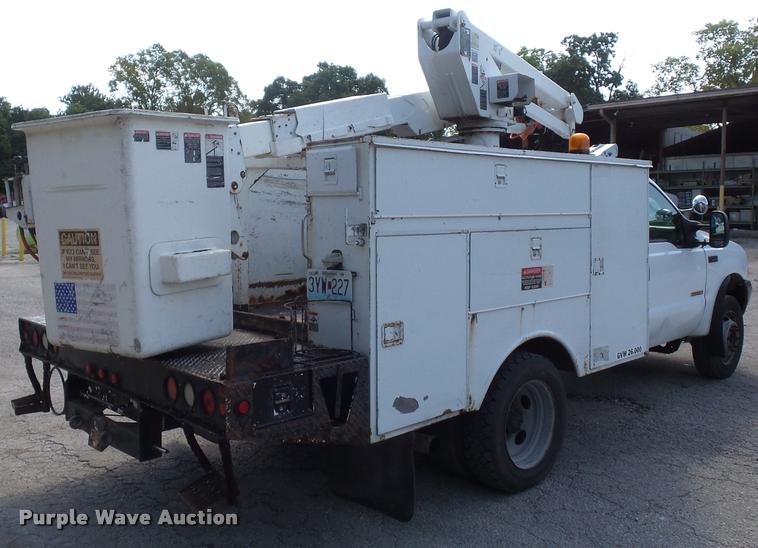 image for item BG9728 2003 Ford F550 Super Duty bucket truck