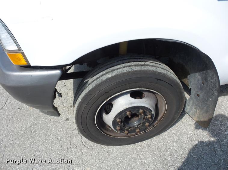 image for item BG9728 2003 Ford F550 Super Duty bucket truck