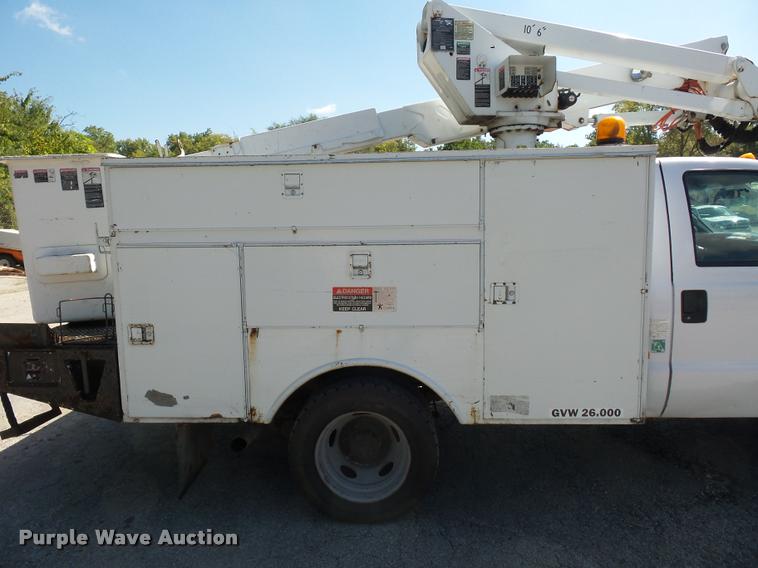 image for item BG9728 2003 Ford F550 Super Duty bucket truck
