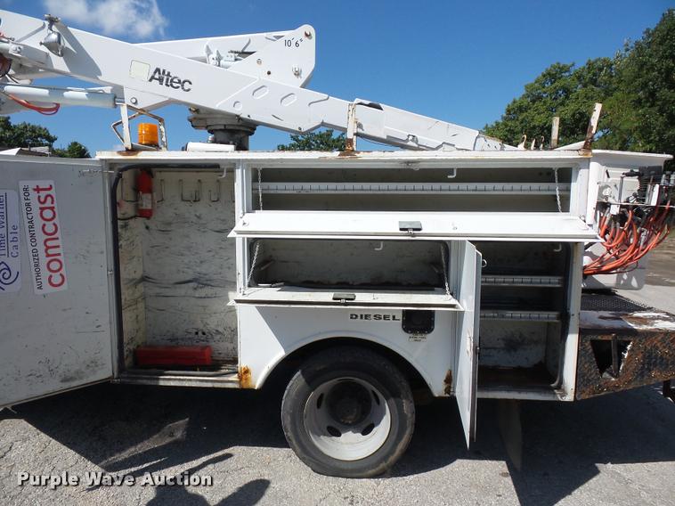 image for item BG9728 2003 Ford F550 Super Duty bucket truck