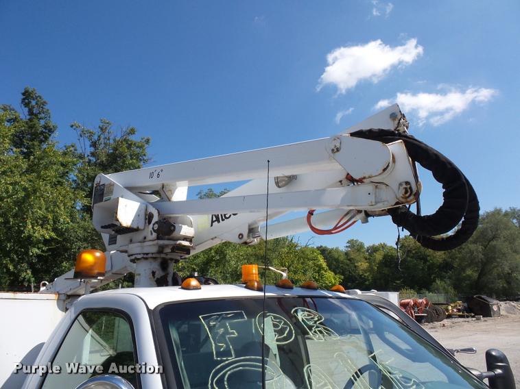 image for item BG9728 2003 Ford F550 Super Duty bucket truck