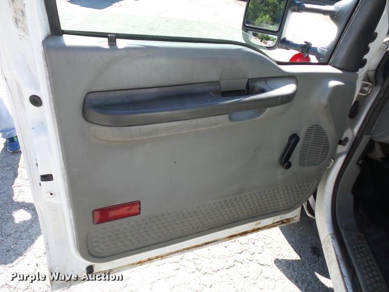 image for item BG9728 2003 Ford F550 Super Duty bucket truck