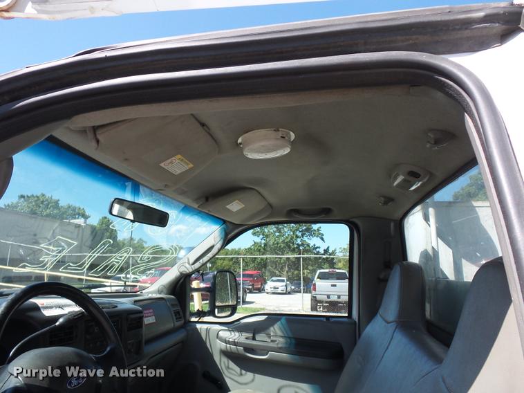 image for item BG9728 2003 Ford F550 Super Duty bucket truck