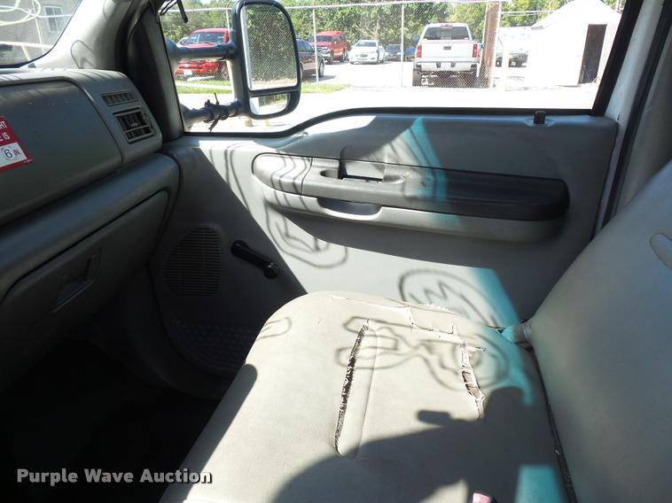 image for item BG9728 2003 Ford F550 Super Duty bucket truck