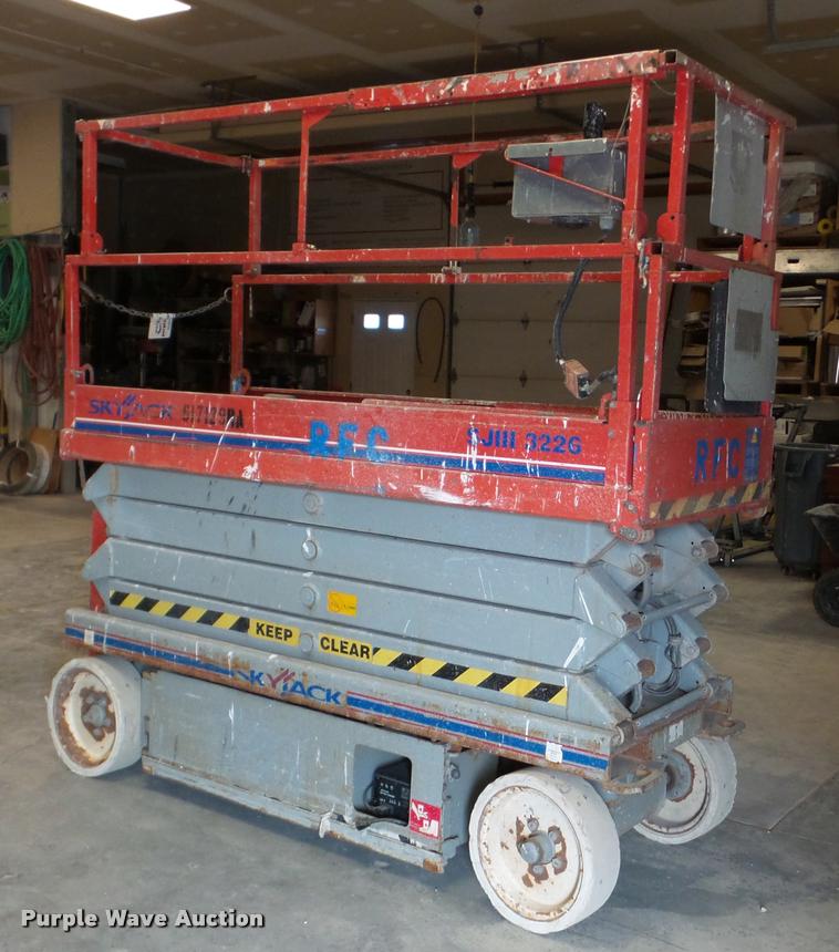 image for item DA2874 Sky Jack SJIII 3226 scissor lift