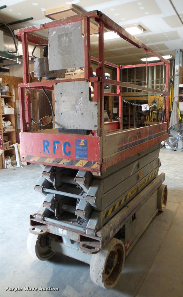 image for item DA2874 Sky Jack SJIII 3226 scissor lift