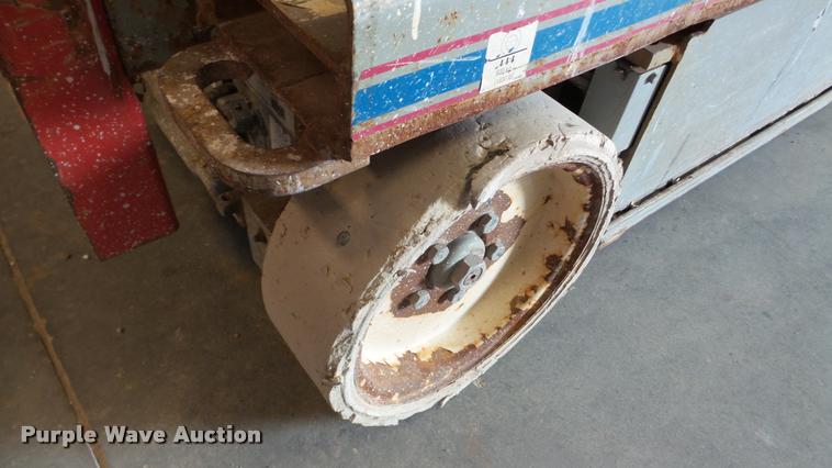 image for item DA2874 Sky Jack SJIII 3226 scissor lift